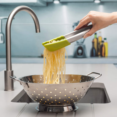 Using a Zeal Perfect Grip Silicone Tong to drain spaghetti